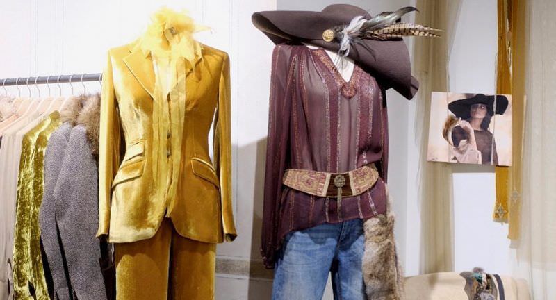 traje de chaqueta terciopelo y vaqueros tba