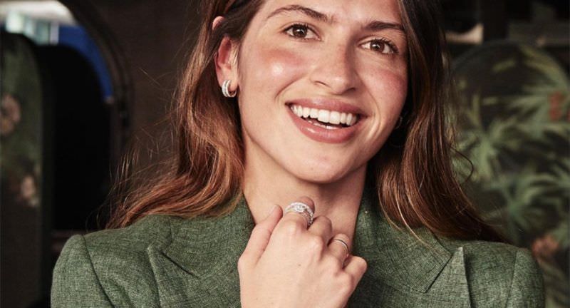 Marta Oria con look en verde de T.ba